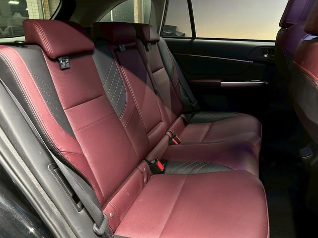 レヴォーグ 2.0STIスポーツアイサイト (禁煙車)(4WD)(レーダークルーズ)(赤本革)(レーンキープ)(アイサイト)(フルフラット)(パドルシフト)(ビルドインETC)(パワーシート)(シートメモリ)(BSM)(純正18インチAW)(19枚目)