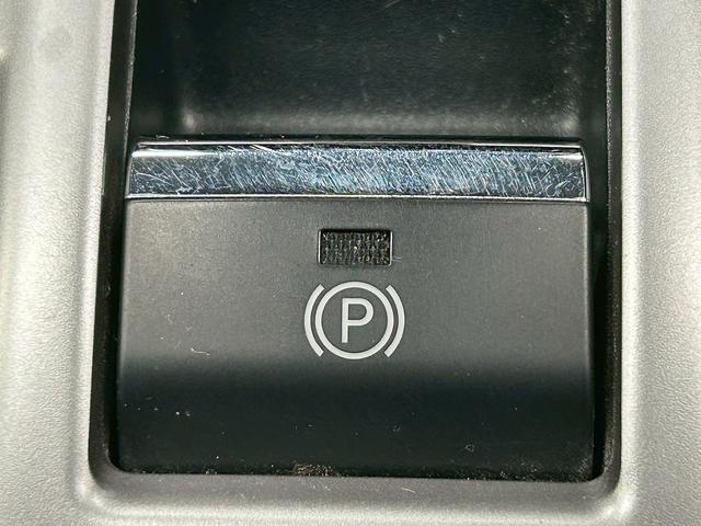 レヴォーグ 2.0STIスポーツアイサイト (禁煙車)(4WD)(レーダークルーズ)(赤本革)(レーンキープ)(アイサイト)(フルフラット)(パドルシフト)(ビルドインETC)(パワーシート)(シートメモリ)(BSM)(純正18インチAW)(33枚目)