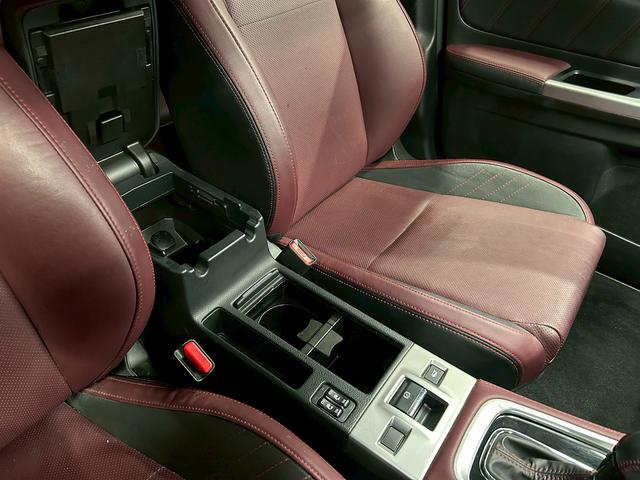 レヴォーグ 2.0STIスポーツアイサイト (禁煙車)(4WD)(レーダークルーズ)(赤本革)(レーンキープ)(アイサイト)(フルフラット)(パドルシフト)(ビルドインETC)(パワーシート)(シートメモリ)(BSM)(純正18インチAW)(35枚目)