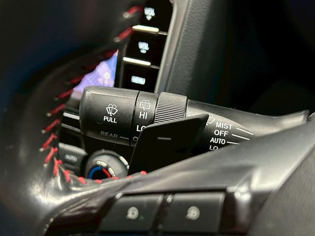 レヴォーグ 2.0STIスポーツアイサイト (禁煙車)(4WD)(レーダークルーズ)(赤本革)(レーンキープ)(アイサイト)(フルフラット)(パドルシフト)(ビルドインETC)(パワーシート)(シートメモリ)(BSM)(純正18インチAW)(41枚目)