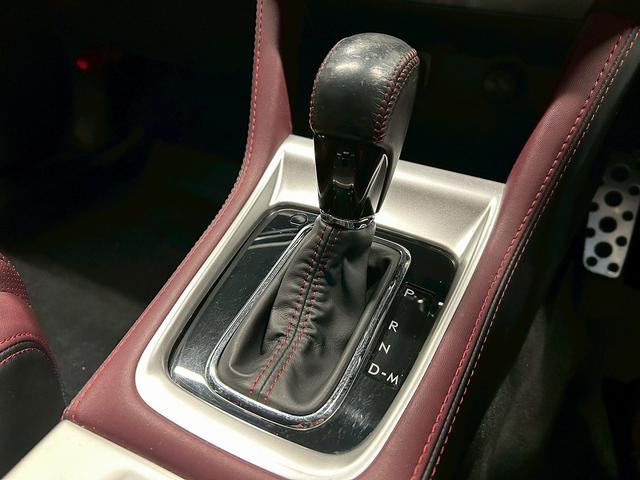 レヴォーグ 2.0STIスポーツアイサイト (禁煙車)(4WD)(レーダークルーズ)(赤本革)(レーンキープ)(アイサイト)(フルフラット)(パドルシフト)(ビルドインETC)(パワーシート)(シートメモリ)(BSM)(純正18インチAW)(60枚目)