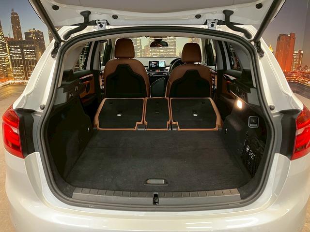 2シリーズ 218dアクティブツアラー ラグジュアリー (禁煙車)(茶本革)(メーカーナビ)(バックカメラ)(クリアランスソナー)(フロントフォグ)(LEDヘッドライト)(パワーシート)(シートヒーター)(プッシュスタート&スマートキー)純正16インチAW(10枚目)