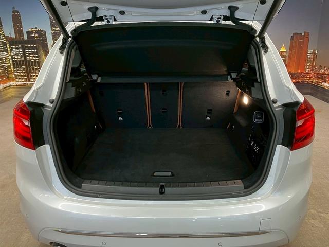 2シリーズ 218dアクティブツアラー ラグジュアリー (禁煙車)(茶本革)(メーカーナビ)(バックカメラ)(クリアランスソナー)(フロントフォグ)(LEDヘッドライト)(パワーシート)(シートヒーター)(プッシュスタート&スマートキー)純正16インチAW(11枚目)