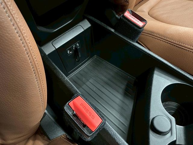 2シリーズ 218dアクティブツアラー ラグジュアリー (禁煙車)(茶本革)(メーカーナビ)(バックカメラ)(クリアランスソナー)(フロントフォグ)(LEDヘッドライト)(パワーシート)(シートヒーター)(プッシュスタート&スマートキー)純正16インチAW(44枚目)