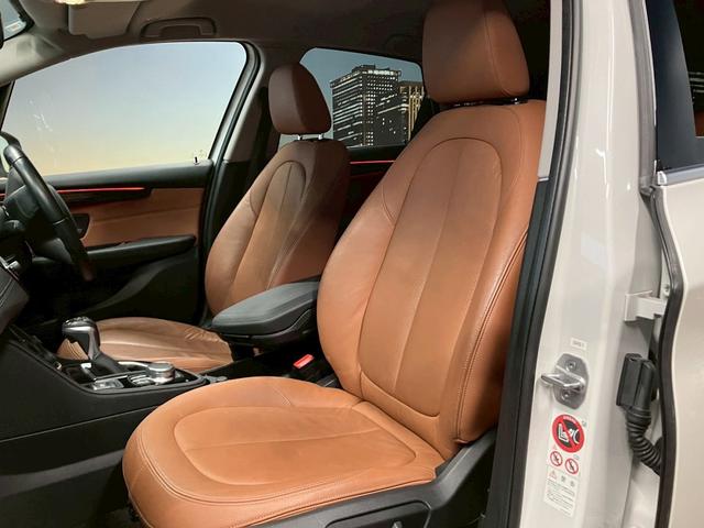 2シリーズ 218dアクティブツアラー ラグジュアリー (禁煙車)(茶本革)(メーカーナビ)(バックカメラ)(クリアランスソナー)(フロントフォグ)(LEDヘッドライト)(パワーシート)(シートヒーター)(プッシュスタート&スマートキー)純正16インチAW(49枚目)