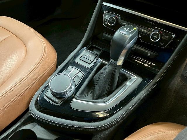 2シリーズ 218dアクティブツアラー ラグジュアリー (禁煙車)(茶本革)(メーカーナビ)(バックカメラ)(クリアランスソナー)(フロントフォグ)(LEDヘッドライト)(パワーシート)(シートヒーター)(プッシュスタート&スマートキー)純正16インチAW(51枚目)