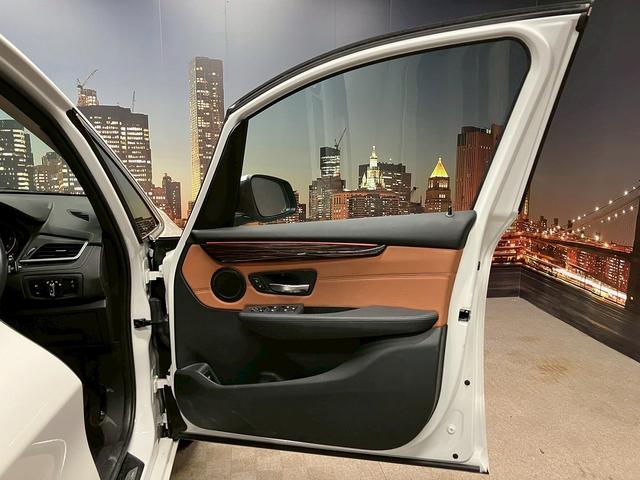 2シリーズ 218dアクティブツアラー ラグジュアリー (禁煙車)(茶本革)(メーカーナビ)(バックカメラ)(クリアランスソナー)(フロントフォグ)(LEDヘッドライト)(パワーシート)(シートヒーター)(プッシュスタート&スマートキー)純正16インチAW(65枚目)