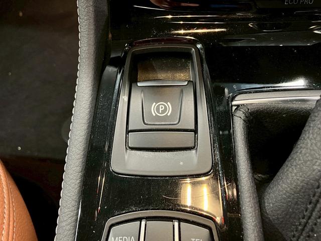 2シリーズ 218dアクティブツアラー ラグジュアリー (禁煙車)(茶本革)(メーカーナビ)(バックカメラ)(クリアランスソナー)(フロントフォグ)(LEDヘッドライト)(パワーシート)(シートヒーター)(プッシュスタート&スマートキー)純正16インチAW(69枚目)