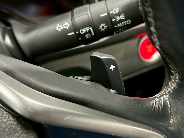 シビック ハッチバック (禁煙車)(純正メモリナビ)(LEDヘッドライト)(バックカメラ)(フロントフォグ)(パドルシフト)(プッシュスタート&スマートキー)(AVH)(純正18インチAW)(9枚目)