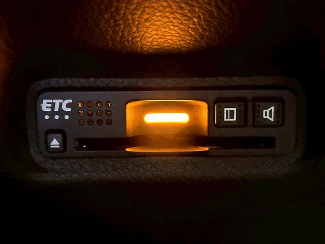 シビック ハッチバック (禁煙車)(純正メモリナビ)(LEDヘッドライト)(バックカメラ)(フロントフォグ)(パドルシフト)(プッシュスタート&スマートキー)(AVH)(純正18インチAW)(12枚目)