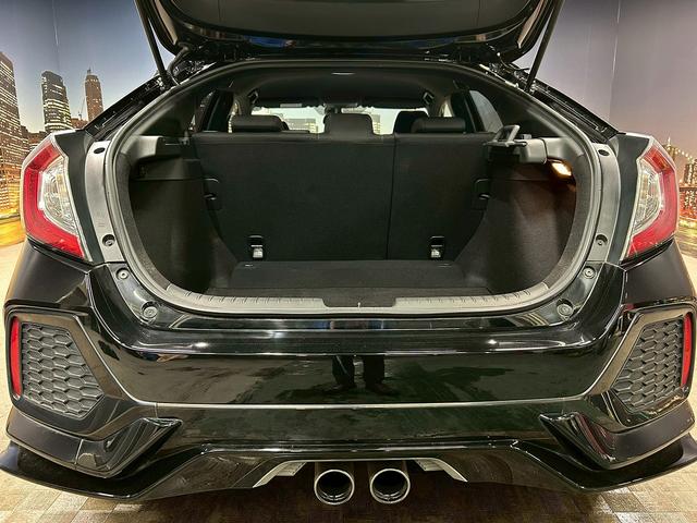 シビック ハッチバック (禁煙車)(純正メモリナビ)(LEDヘッドライト)(バックカメラ)(フロントフォグ)(パドルシフト)(プッシュスタート&スマートキー)(AVH)(純正18インチAW)(13枚目)