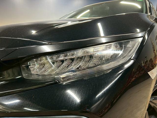 シビック ハッチバック (禁煙車)(純正メモリナビ)(LEDヘッドライト)(バックカメラ)(フロントフォグ)(パドルシフト)(プッシュスタート&スマートキー)(AVH)(純正18インチAW)(17枚目)