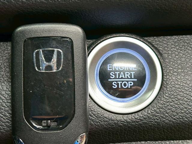 シビック ハッチバック (禁煙車)(純正メモリナビ)(LEDヘッドライト)(バックカメラ)(フロントフォグ)(パドルシフト)(プッシュスタート&スマートキー)(AVH)(純正18インチAW)(19枚目)