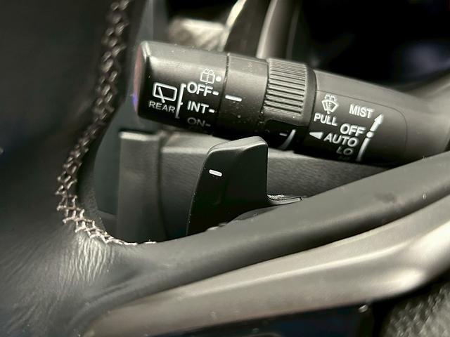 シビック ハッチバック (禁煙車)(純正メモリナビ)(LEDヘッドライト)(バックカメラ)(フロントフォグ)(パドルシフト)(プッシュスタート&スマートキー)(AVH)(純正18インチAW)(26枚目)