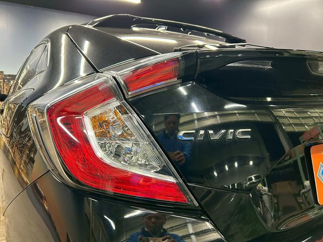 シビック ハッチバック (禁煙車)(純正メモリナビ)(LEDヘッドライト)(バックカメラ)(フロントフォグ)(パドルシフト)(プッシュスタート&スマートキー)(AVH)(純正18インチAW)(28枚目)