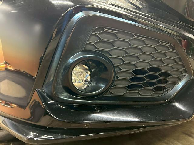 シビック ハッチバック (禁煙車)(純正メモリナビ)(LEDヘッドライト)(バックカメラ)(フロントフォグ)(パドルシフト)(プッシュスタート&スマートキー)(AVH)(純正18インチAW)(35枚目)