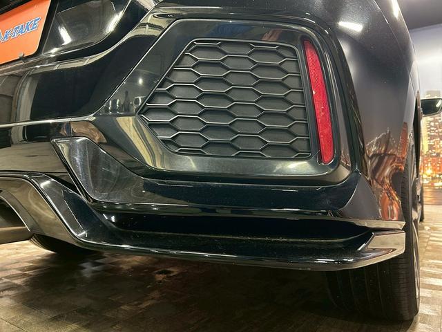 シビック ハッチバック (禁煙車)(純正メモリナビ)(LEDヘッドライト)(バックカメラ)(フロントフォグ)(パドルシフト)(プッシュスタート&スマートキー)(AVH)(純正18インチAW)(40枚目)