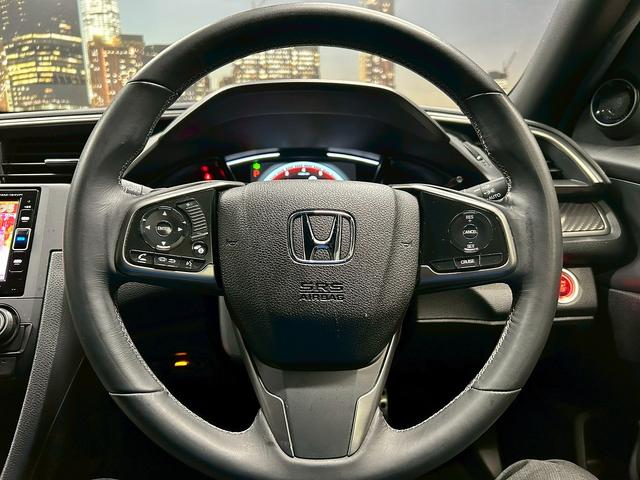 シビック ハッチバック (禁煙車)(純正メモリナビ)(LEDヘッドライト)(バックカメラ)(フロントフォグ)(パドルシフト)(プッシュスタート&スマートキー)(AVH)(純正18インチAW)(41枚目)