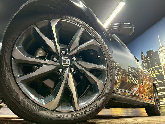 シビック ハッチバック (禁煙車)(純正メモリナビ)(LEDヘッドライト)(バックカメラ)(フロントフォグ)(パドルシフト)(プッシュスタート&スマートキー)(AVH)(純正18インチAW)(42枚目)