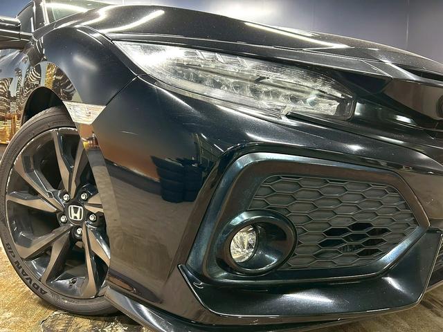 シビック ハッチバック (禁煙車)(純正メモリナビ)(LEDヘッドライト)(バックカメラ)(フロントフォグ)(パドルシフト)(プッシュスタート&スマートキー)(AVH)(純正18インチAW)(49枚目)