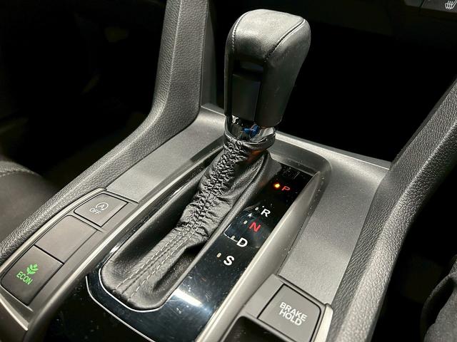 シビック ハッチバック (禁煙車)(純正メモリナビ)(LEDヘッドライト)(バックカメラ)(フロントフォグ)(パドルシフト)(プッシュスタート&スマートキー)(AVH)(純正18インチAW)(54枚目)