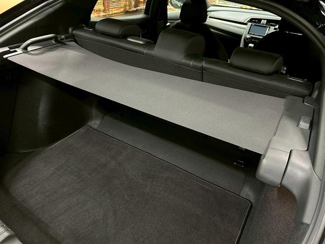 シビック ハッチバック (禁煙車)(純正メモリナビ)(LEDヘッドライト)(バックカメラ)(フロントフォグ)(パドルシフト)(プッシュスタート&スマートキー)(AVH)(純正18インチAW)(55枚目)