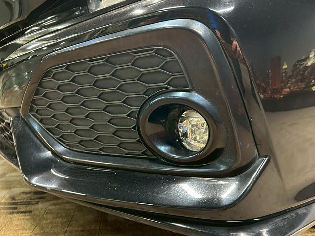 シビック ハッチバック (禁煙車)(純正メモリナビ)(LEDヘッドライト)(バックカメラ)(フロントフォグ)(パドルシフト)(プッシュスタート&スマートキー)(AVH)(純正18インチAW)(56枚目)