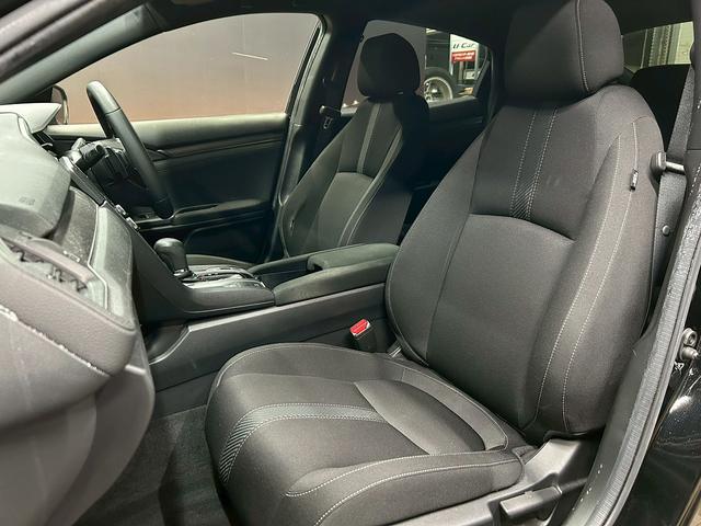 シビック ハッチバック (禁煙車)(純正メモリナビ)(LEDヘッドライト)(バックカメラ)(フロントフォグ)(パドルシフト)(プッシュスタート&スマートキー)(AVH)(純正18インチAW)(57枚目)