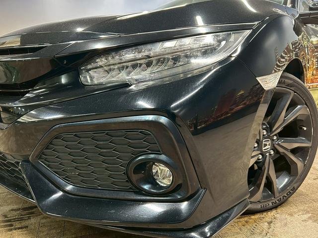 シビック ハッチバック (禁煙車)(純正メモリナビ)(LEDヘッドライト)(バックカメラ)(フロントフォグ)(パドルシフト)(プッシュスタート&スマートキー)(AVH)(純正18インチAW)(66枚目)