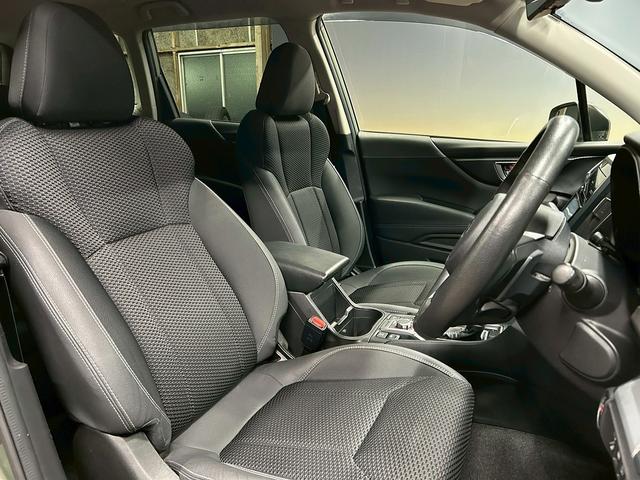 フォレスター アドバンス (禁煙車)(黒半革)(純正ナビ)(フロント・サイド・バックカメラ)(クリアランスソナー)(パワーシート)(パワーバックドア)(ステアリングヒーター)(パドルシフト)(ETC)(純正18インチAW)(20枚目)