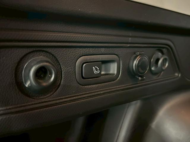 フォレスター アドバンス (禁煙車)(黒半革)(純正ナビ)(フロント・サイド・バックカメラ)(クリアランスソナー)(パワーシート)(パワーバックドア)(ステアリングヒーター)(パドルシフト)(ETC)(純正18インチAW)(31枚目)