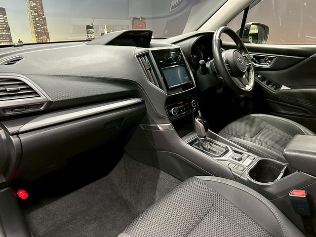 フォレスター アドバンス (禁煙車)(黒半革)(純正ナビ)(フロント・サイド・バックカメラ)(クリアランスソナー)(パワーシート)(パワーバックドア)(ステアリングヒーター)(パドルシフト)(ETC)(純正18インチAW)(41枚目)