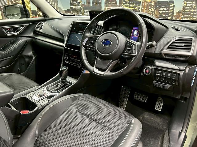 フォレスター アドバンス (禁煙車)(黒半革)(純正ナビ)(フロント・サイド・バックカメラ)(クリアランスソナー)(パワーシート)(パワーバックドア)(ステアリングヒーター)(パドルシフト)(ETC)(純正18インチAW)(50枚目)