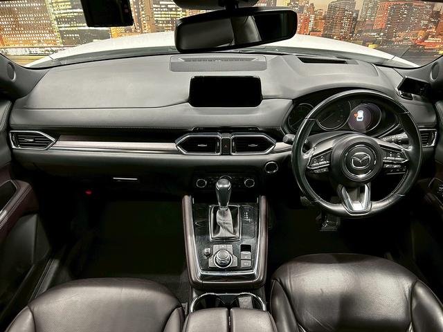 CX-8 XD Lパッケージ (禁煙車)(3列シート)(4WD)(フリップダウン)(黒本革)(純正SDナビ)(全周囲カメラ)(LEDヘッドライト)(室内灯LED)(レーダークルーズコントロール)(純正19インチAW)(5枚目)