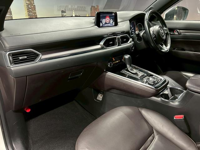 CX-8 XD Lパッケージ (禁煙車)(3列シート)(4WD)(フリップダウン)(黒本革)(純正SDナビ)(全周囲カメラ)(LEDヘッドライト)(室内灯LED)(レーダークルーズコントロール)(純正19インチAW)(54枚目)