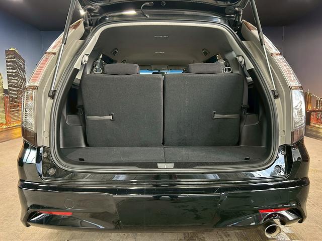 ストリーム RSZ (禁煙車)(後期型)(純正HDDナビ)(HIDヘッド)(フルフラット)(バック&サイドカメラ)(パドルシフト)(スマートキー)(ETC)(3列シート)(Bluetooth接続可)(純正17インチAW)(11枚目)