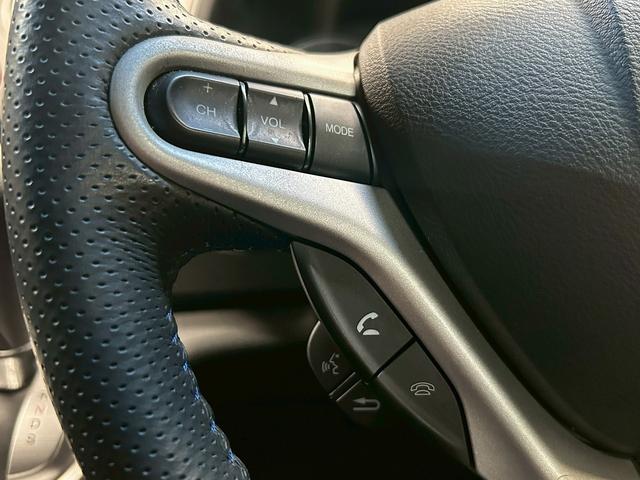 ストリーム RSZ (禁煙車)(後期型)(純正HDDナビ)(HIDヘッド)(フルフラット)(バック&サイドカメラ)(パドルシフト)(スマートキー)(ETC)(3列シート)(Bluetooth接続可)(純正17インチAW)(30枚目)