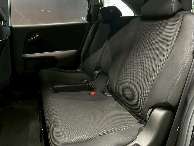 ストリーム RSZ (禁煙車)(後期型)(純正HDDナビ)(HIDヘッド)(フルフラット)(バック&サイドカメラ)(パドルシフト)(スマートキー)(ETC)(3列シート)(Bluetooth接続可)(純正17インチAW)(41枚目)