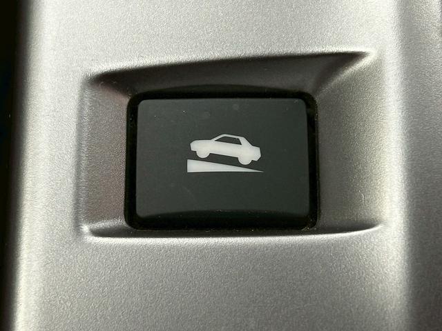 レヴォーグ １．６ＳＴＩスポーツアイサイト　アドバンスセーフティパッケージ　（禁煙車）（４ＷＤ）（赤茶本革シート）（ＳＴＩエアロ）（レーダークルーズ）（メーカーＳＤナビ）（パドルシフト）（バック＆サイドカメラ）（ＥＴＣ）（純正１８インチＡＷ）（9枚目）