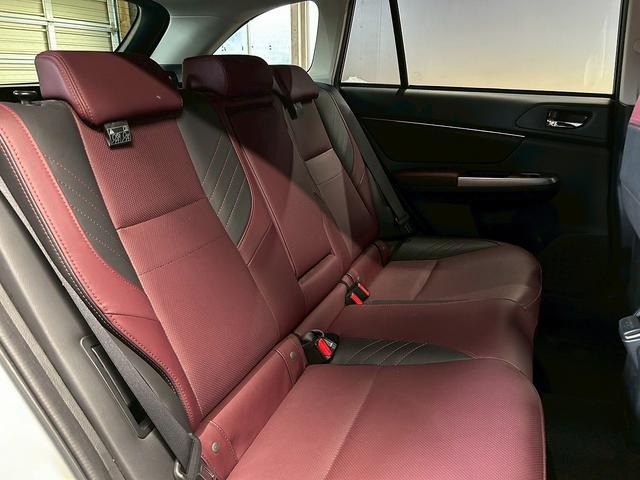 レヴォーグ １．６ＳＴＩスポーツアイサイト　アドバンスセーフティパッケージ　（禁煙車）（４ＷＤ）（赤茶本革シート）（ＳＴＩエアロ）（レーダークルーズ）（メーカーＳＤナビ）（パドルシフト）（バック＆サイドカメラ）（ＥＴＣ）（純正１８インチＡＷ）（20枚目）