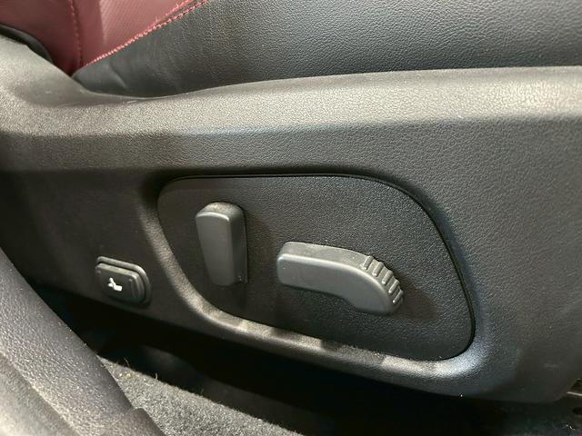 レヴォーグ １．６ＳＴＩスポーツアイサイト　アドバンスセーフティパッケージ　（禁煙車）（４ＷＤ）（赤茶本革シート）（ＳＴＩエアロ）（レーダークルーズ）（メーカーＳＤナビ）（パドルシフト）（バック＆サイドカメラ）（ＥＴＣ）（純正１８インチＡＷ）（36枚目）