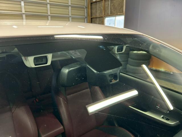 レヴォーグ １．６ＳＴＩスポーツアイサイト　アドバンスセーフティパッケージ　（禁煙車）（４ＷＤ）（赤茶本革シート）（ＳＴＩエアロ）（レーダークルーズ）（メーカーＳＤナビ）（パドルシフト）（バック＆サイドカメラ）（ＥＴＣ）（純正１８インチＡＷ）（41枚目）