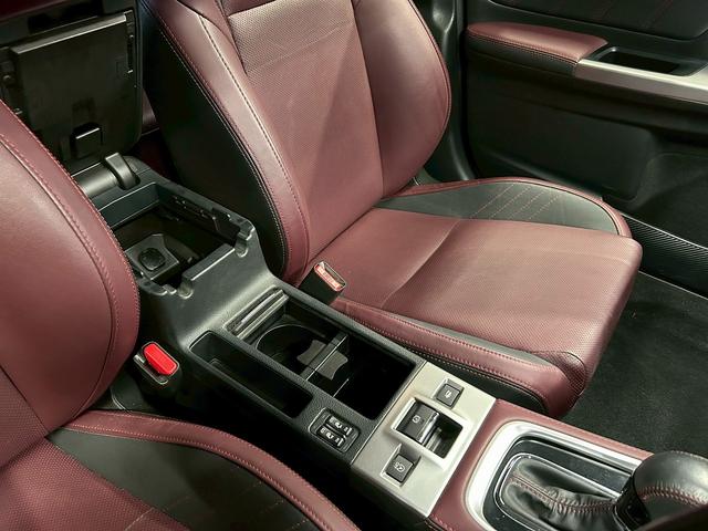 レヴォーグ １．６ＳＴＩスポーツアイサイト　アドバンスセーフティパッケージ　（禁煙車）（４ＷＤ）（赤茶本革シート）（ＳＴＩエアロ）（レーダークルーズ）（メーカーＳＤナビ）（パドルシフト）（バック＆サイドカメラ）（ＥＴＣ）（純正１８インチＡＷ）（44枚目）