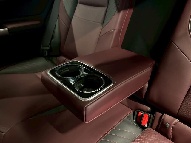 レヴォーグ １．６ＳＴＩスポーツアイサイト　アドバンスセーフティパッケージ　（禁煙車）（４ＷＤ）（赤茶本革シート）（ＳＴＩエアロ）（レーダークルーズ）（メーカーＳＤナビ）（パドルシフト）（バック＆サイドカメラ）（ＥＴＣ）（純正１８インチＡＷ）（47枚目）