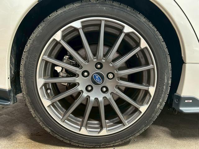 レヴォーグ １．６ＳＴＩスポーツアイサイト　アドバンスセーフティパッケージ　（禁煙車）（４ＷＤ）（赤茶本革シート）（ＳＴＩエアロ）（レーダークルーズ）（メーカーＳＤナビ）（パドルシフト）（バック＆サイドカメラ）（ＥＴＣ）（純正１８インチＡＷ）（61枚目）