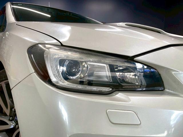 【ＬＥＤヘッドランプ】ハロゲンヘッドランプの約２倍の光量でより明るく遠くを照らし、夜間走行時の視認性を高める。さらに長寿命や、省電力も魅力。