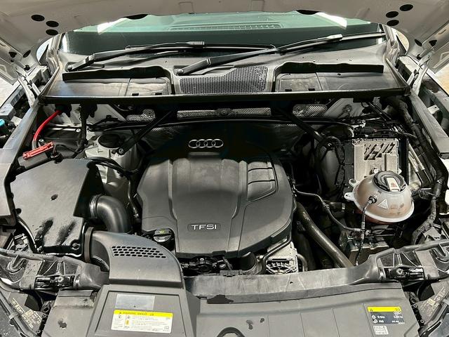 Ｑ５ ２．０ＴＦＳＩクワトロ　スポーツ　（禁煙車）（４ＷＤ）（黒本革シート）（レーダークルーズ）（パワーバックドア）（アラウンドビューモニター）（メーカーナビ）（パークアシスト）（ルーフレール）（ＥＴＣ２．０）（純正１８インチＡＷ）（31枚目）