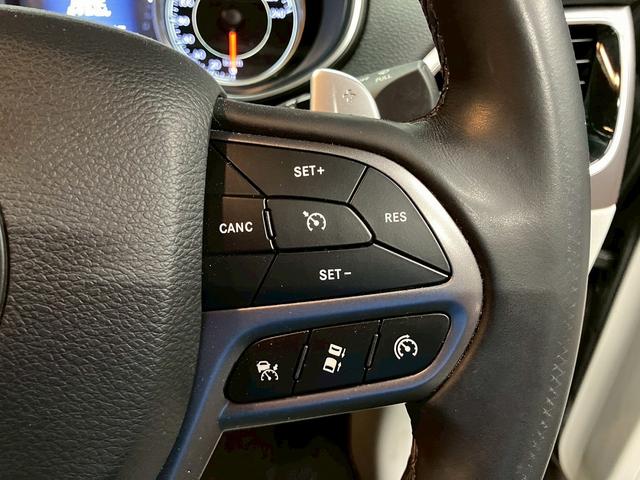 ジープ・チェロキー (禁煙車)(白本革)(メーカーナビ)(バックカメラ)(レーダークルーズ)(ルーフレール)(LEDヘッドライト)(シートヒーター&クーラー)(プッシュスタート&スマートキー)(純正18インチAW)(7枚目)