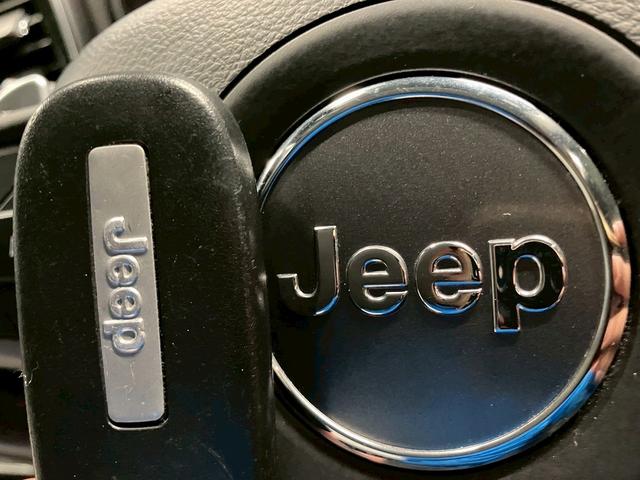 ジープ・チェロキー (禁煙車)(白本革)(メーカーナビ)(バックカメラ)(レーダークルーズ)(ルーフレール)(LEDヘッドライト)(シートヒーター&クーラー)(プッシュスタート&スマートキー)(純正18インチAW)(18枚目)