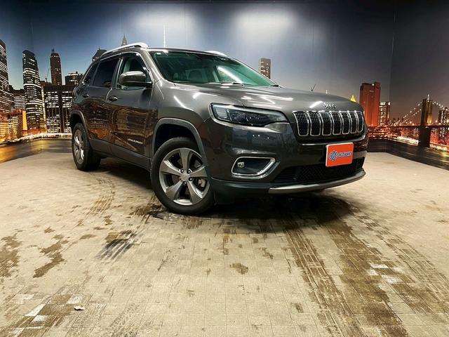 ジープ・チェロキー (禁煙車)(白本革)(メーカーナビ)(バックカメラ)(レーダークルーズ)(ルーフレール)(LEDヘッドライト)(シートヒーター&クーラー)(プッシュスタート&スマートキー)(純正18インチAW)(29枚目)